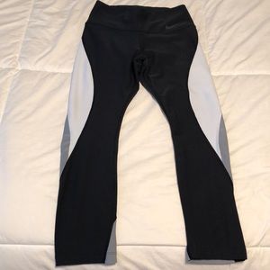 Nike crop yoga legend pant